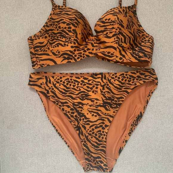 Two Piece Printed Swim Suit - Picture 2 of 3